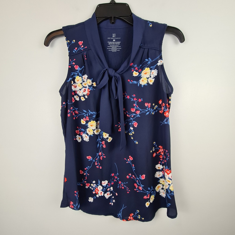New York & Company Navy Blue Floral Tie Neck Sleeveless Blouse XS Mixed Media
